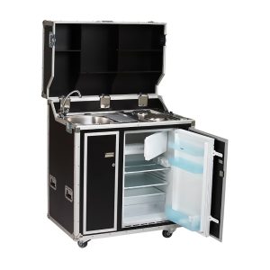 Kitcase, Spülbecken, Warmwasserboiler, Kühlschrank, Kochplatten, Ablagefächer